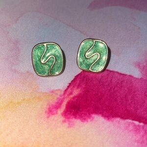 Green and Gold earrings 🌺